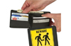 Pickpocket trapped by public ; Police let him go